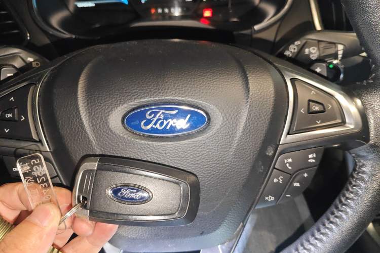 Used Ford Edge 2016 EcoBoost 245 Two-Wheel-Drive Titanium 7-Seater
