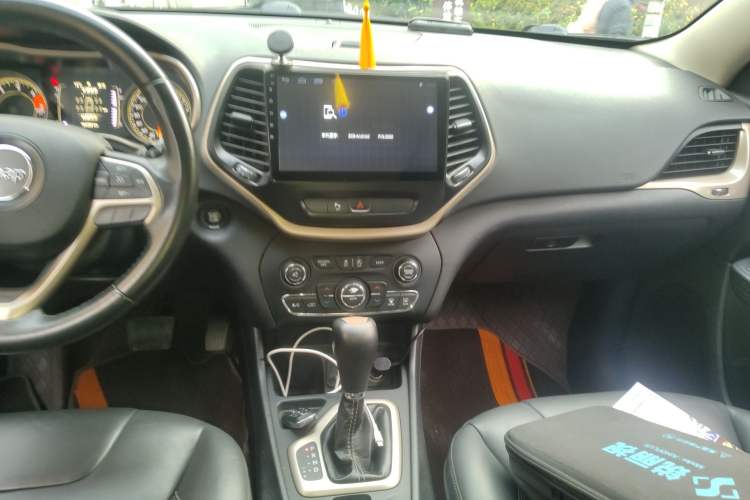 Used Jeep Cherokee 2016 2.4L Leading Edition Audio And AC Panel