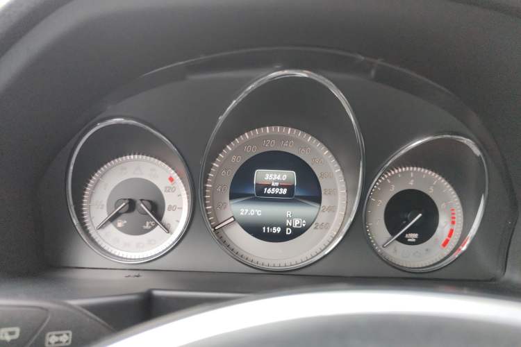 Used Mercedes-Benz GLK-Class 2013 GLK 300 4MATIC Dynamic Sunroof Model Odometer Close Up