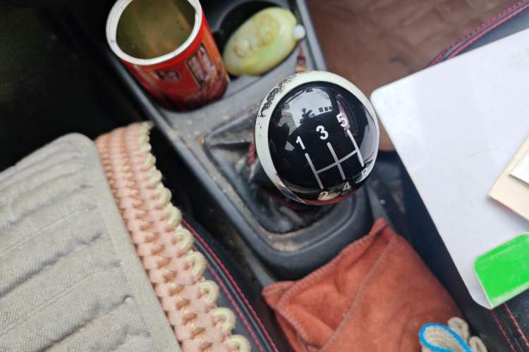 Used Geely Auto Diamond 2015 Sedan 1.5L Manual SuperDeluxe Model Gear Lever