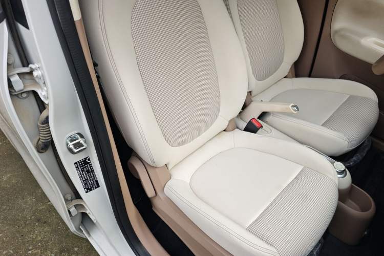 Used Wuling Hongguang MINIEV 2025 Four-Door Version Premium Edition Right Front Seat