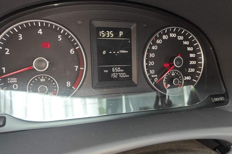 Used Volkswagen Touran 2013 1.4T DSG Comfort Edition 5-Seater Odometer Close Up