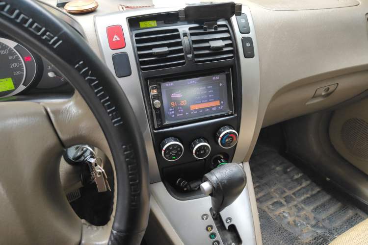 Used Hyundai Tucson 2009 2.0L Automatic Two-Wheel Drive with Sunroof