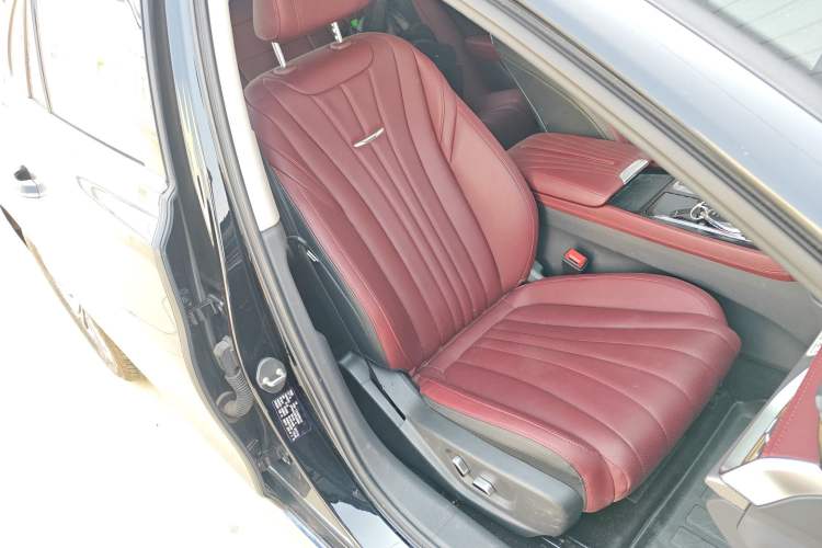 Used Hongqi H5 2024 1.5T DCT Smart Connect Flagship Edition Right Front Seat