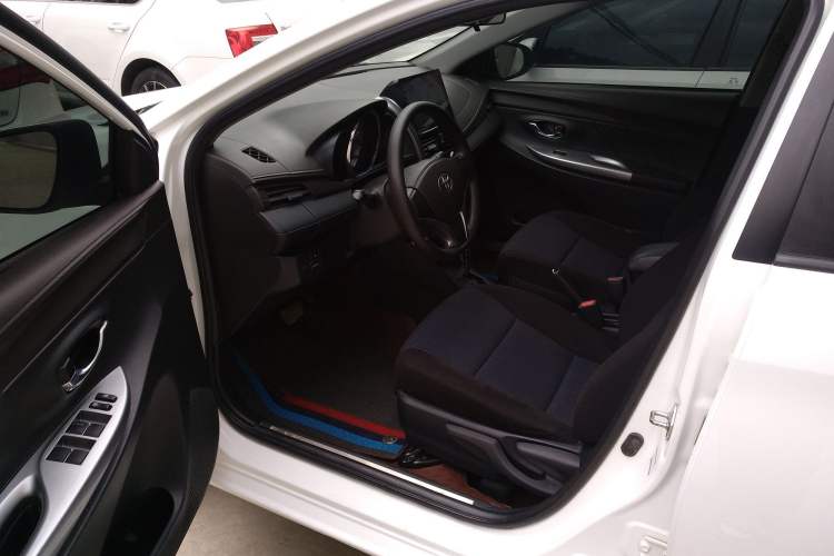 Used Toyota YARiS L Zhi Xuan 2015 1.5E Automatic Charm Edition Driver Seat