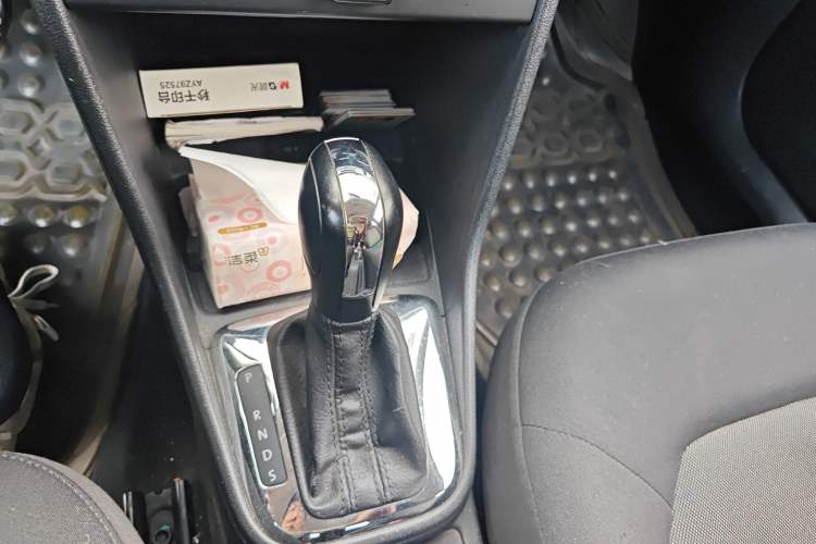 Used Volkswagen Jetta 2013 1.6L Automatic Fashion Model Gear Lever