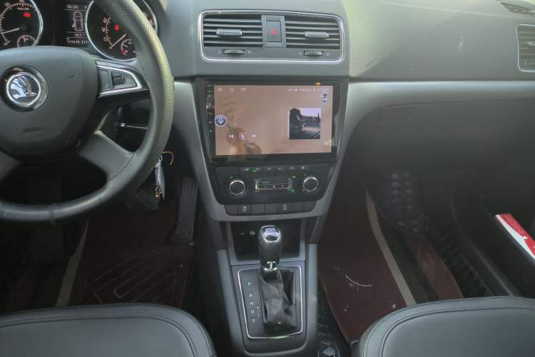 Used Skoda Yeti 2014 1.4TSI DSG Explorer Edition Audio And AC Panel