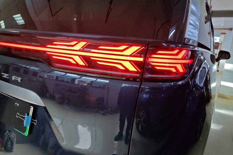 Used Denza D9 2022 DM-i 970 Four-Wheel Drive Flagship Model
