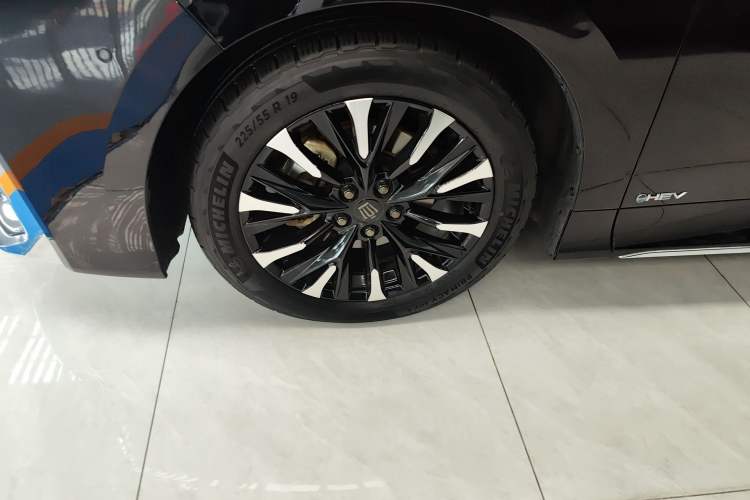 Used Toyota Vellfire 2024 Crown Dual-Engine 2.5L Supreme Executive Edition Left Front Wheel Hub