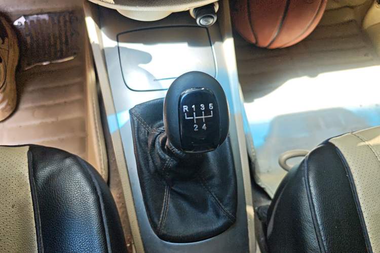 Used Buick Excelle 2013 1.5L Manual Classic Model
