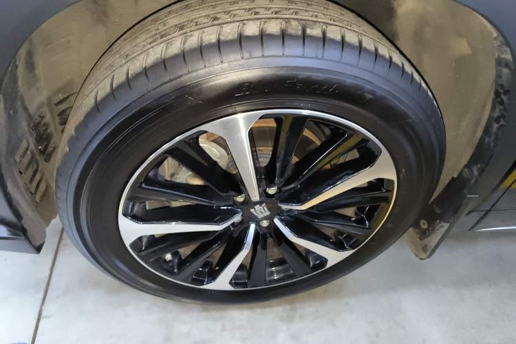 Used Toyota Crown Kluger 2023 2.5L HEV Four-Wheel Drive Flagship Edition Left Front Wheel Hub