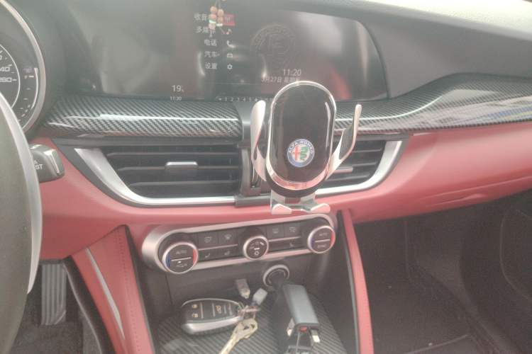 Used Alfa Romeo Stelvio 2017 2.0T 200HP Luxury Edition Audio And AC Panel