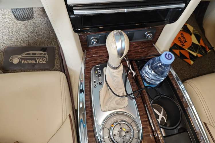 Used Nissan Patrol 2012 5.6L V8 Flagship Edition Gear Lever