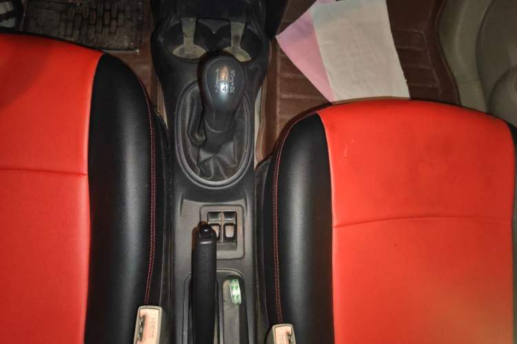 Used Venucia R30 2014 1.2L Manual Luxury Edition Gear Lever