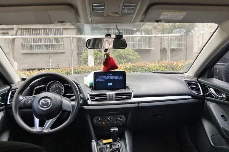 Used Mazda Mazda 3 Axela 2014 Sedan 1.5L Automatic Comfort Model
