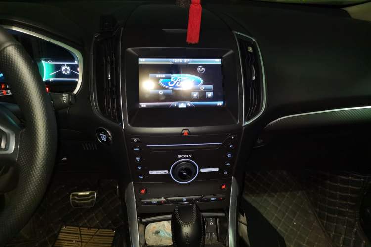 Used Ford Edge 2015 2.7T GTDi 4x4 Sporty 7-Seater Audio And AC Panel