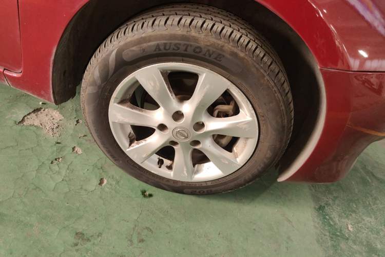 Used Nissan Tiida 2014 1.6L CVT Smart Model Right Front Wheel Hub