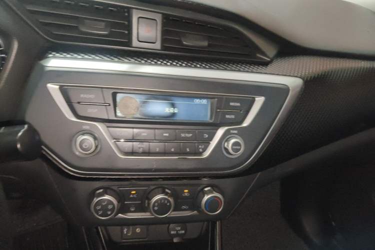 Used Nissan Lannia 2016 1.6L Manual Fashion Edition Audio And AC Panel