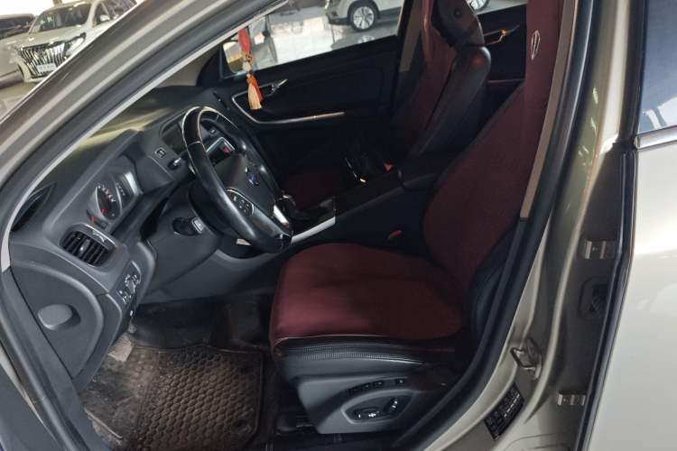 Used Volvo V60 2014 T5 Zhiyi Edition