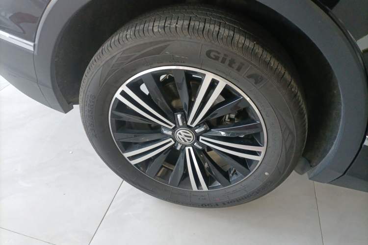 Used Volkswagen Tiguan L 2019 Updated Version 330TSI Automatic Two-Wheel Drive Panoramic Comfort Edition China VI Standard
