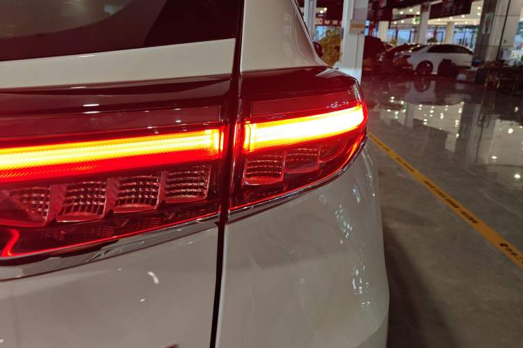 Used Honda UR-V 2020 370TURBO Two-Wheel Drive Luxury Edition Right Rear Taillight