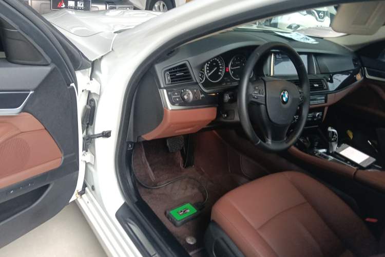 Used BMW 5 Series 2014 520Li Elegant Model
