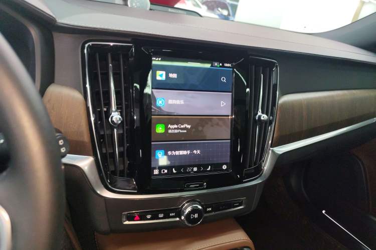 Used Volvo V90 2022 Cross Country B5 AWD Prestige Edition