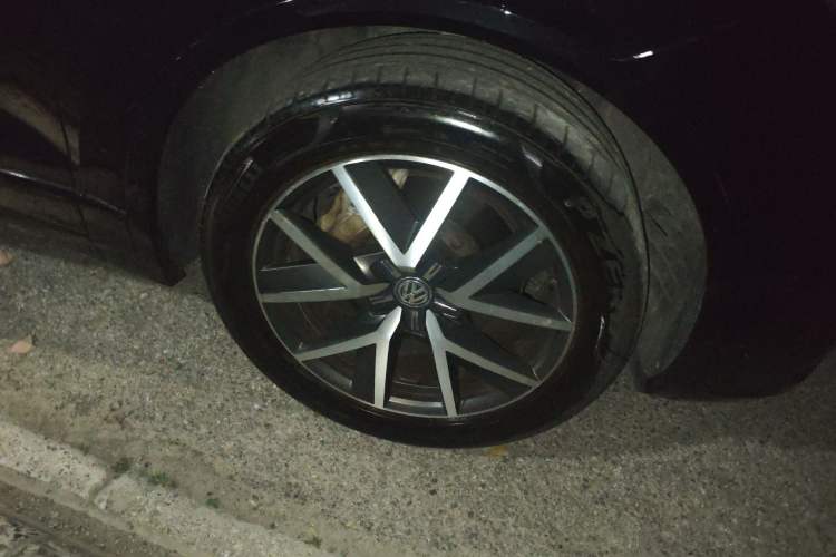 Used Volkswagen Touareg 2019 3.0 TSI RuiFeng Edition China V Standard Right Front Wheel Hub