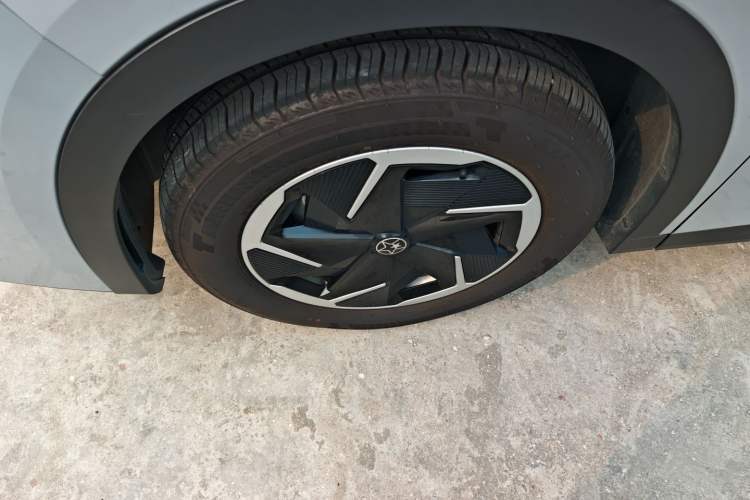 Used Venucia VX6 2023 520 Air Left Front Wheel Hub