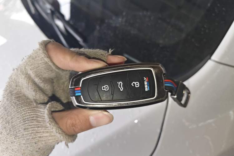 Used Geely Auto Emgrand X7 Sport 2020 1.8TD DCT Two-Wheel Drive Smart Connect 4G-Enabled Version
