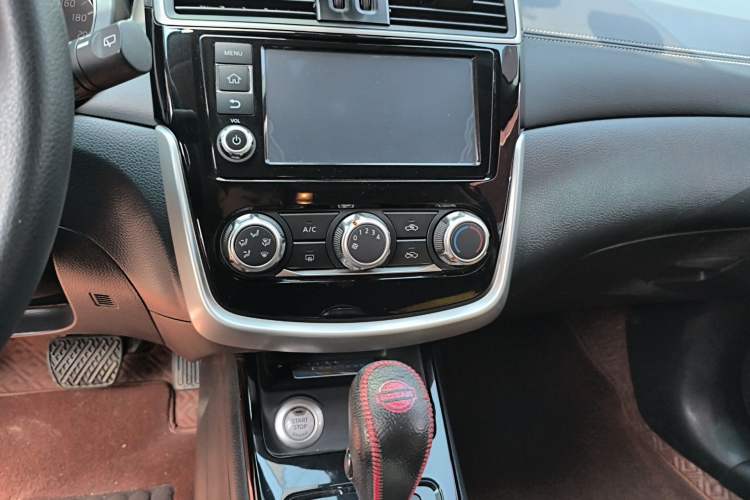 Used Nissan Tiida 2019 1.6L CVT Smart Drive Version China VI Standard Audio And AC Panel