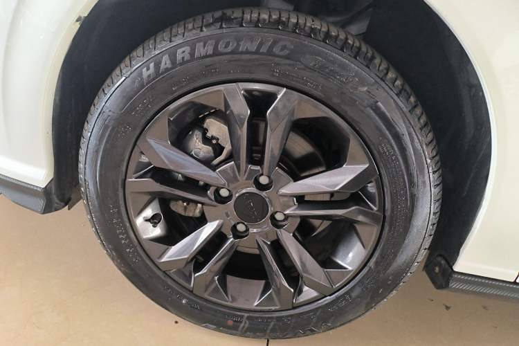 Used Dongfeng Aeolus Yixuan 2024 1.5L Automatic JingSu Edition Left Front Wheel Hub