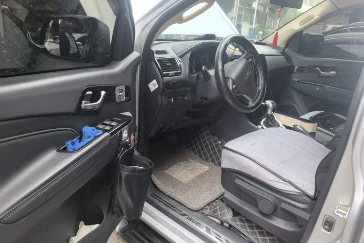 Used Isuzu mu-X 2020 1.9T Diesel Automatic 4x4 Jingyue Edition 5 Seats China VI Standard
