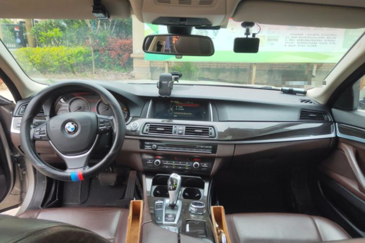 Used BMW 5 Series 2014 525Li Luxury Design Package Center Console