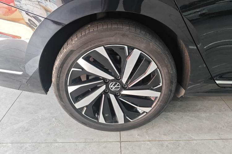 Used Volkswagen Passat 2024 330TSI Elite Edition Right Rear Wheel Hub