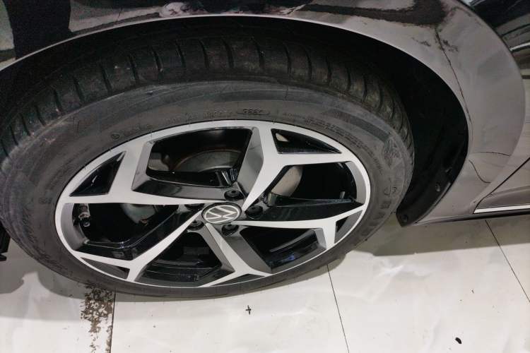 Used Volkswagen Passat 2024 380TSI Starry Sky Flagship Edition Left Front Wheel Hub