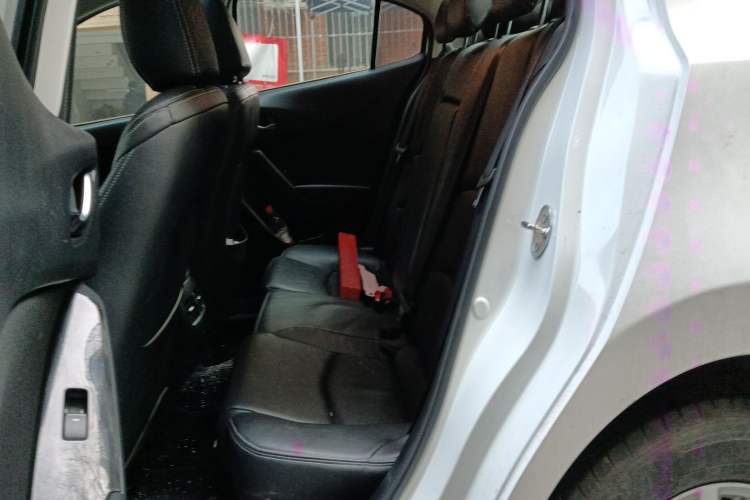 Used Mazda Mazda 3 Axela 2019 Cloud-Controlled Version Sedan 1.5L Automatic Luxury Trim China V Standard
