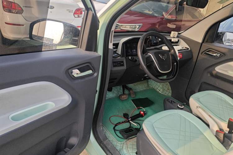 Used Wuling Hongguang MINIEV 2021 Macaron Sandwich Model 170 km Lithium Iron Phosphate
