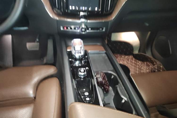 Used Volvo XC60 New Energy 2024 T8 Plug-in Hybrid Long-Range All-Wheel Drive Smart Luxury Edition