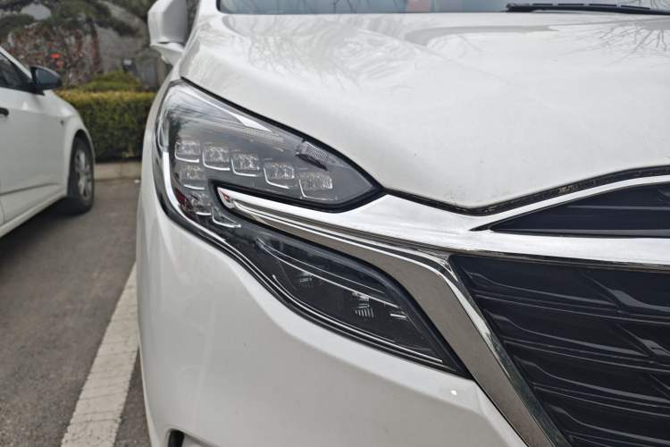 Used Buick GL8 2022 ES Landtrek 653T Luxury Edition