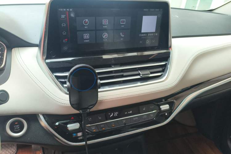 Used SAIC MAXUS G20 2020 2.0T Gasoline Automatic ZhiZun Edition Audio And AC Panel