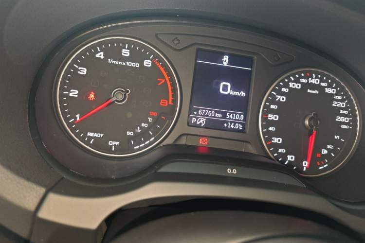 Used Audi A3 2019 Limousine 35 TFSI Fashion Edition China VI Emission Standard Odometer Close Up