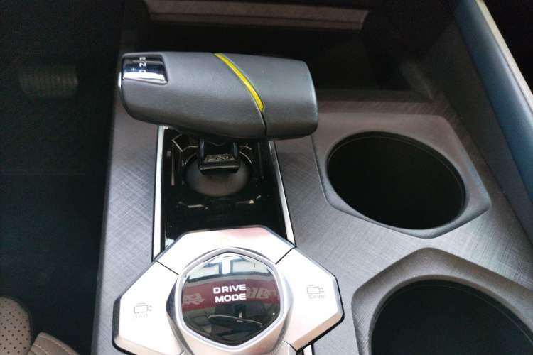 Used Changan UNI-V iDD 2023 ZhiDian iDD 1.5T 113km Smart & Fun Version
