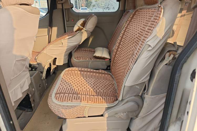 Used GAC Gonow Starry 2013 1.5L Seven-Seater Luxury Model
