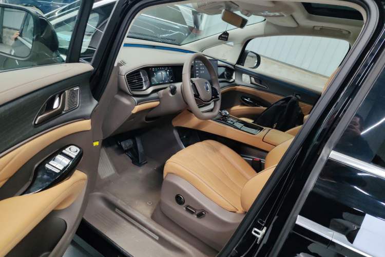 Used Denza D9 2022 EV 600 Four-Wheel Drive Flagship Model