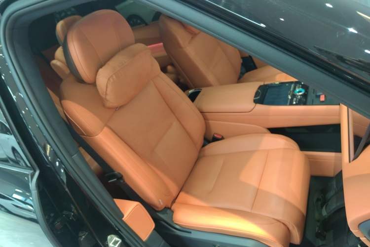 Used Lynk & Co 900 2025 2.0T Ultra Right Front Seat