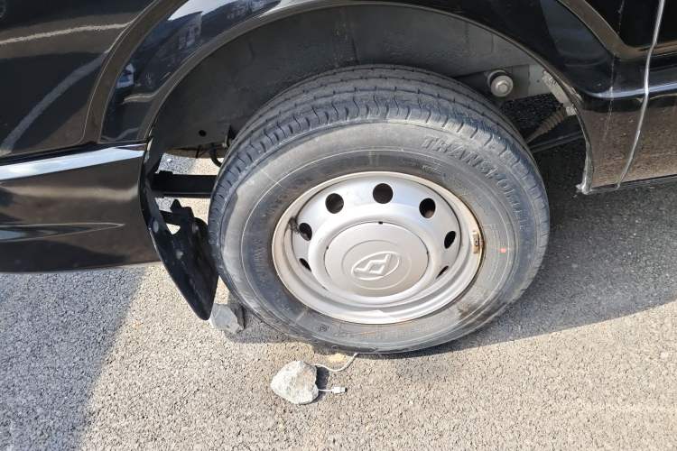 Used SAIC MAXUS Xintu V80 2023 2.0T Manual Classic Aoyuntong Long Wheelbase Mid-Height 6/7/8/9-Seater Right Rear Wheel Hub