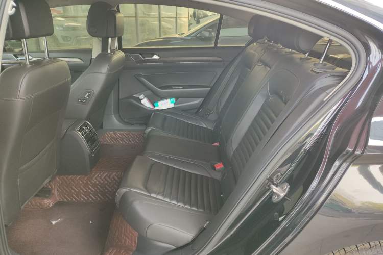 Used Volkswagen Magotan 2019 330TSI DSG Luxury Version China VI Standard Left Rear Seat