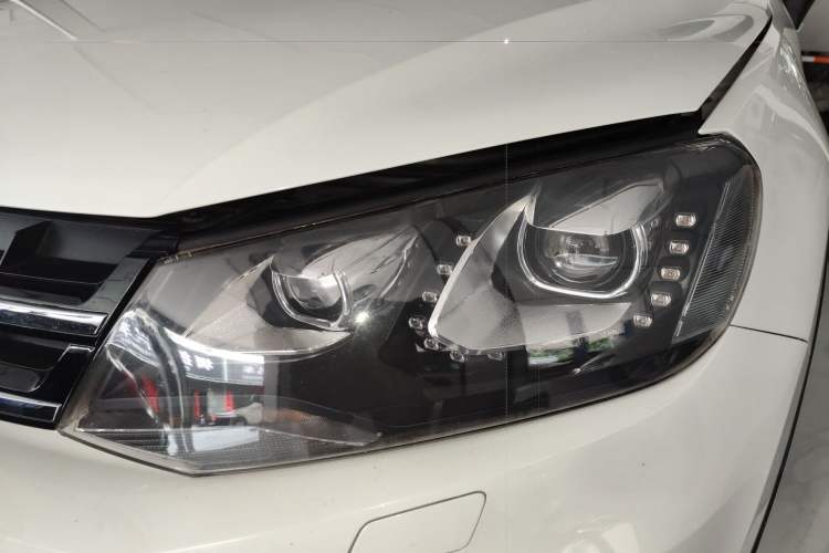 Used Volkswagen Touareg 2011 3.0 TSI Standard Version Left Front Headlight