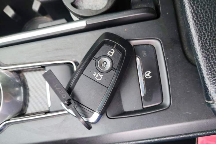 Used Ford Mondeo 2018 EcoBoost 180 Smart Control Fashion Model China VI Standard Vehicle Key